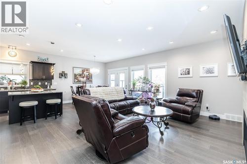 670 Atton Crescent, Saskatoon, SK - Indoor Photo Showing Living Room