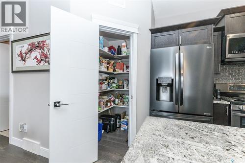 670 Atton Crescent, Saskatoon, SK - Indoor Photo Showing Kitchen