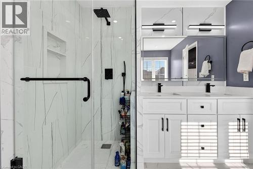 33 Panorama Way, Hamilton, ON - Indoor Photo Showing Bathroom