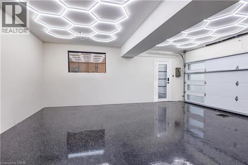 841 Danforth Place, Burlington, ON - Indoor Photo Showing Garage