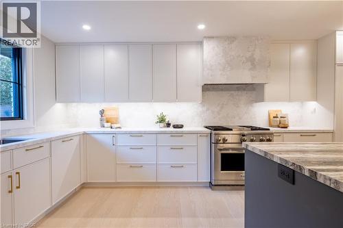 841 Danforth Place, Burlington, ON - Indoor Photo Showing Kitchen With Upgraded Kitchen