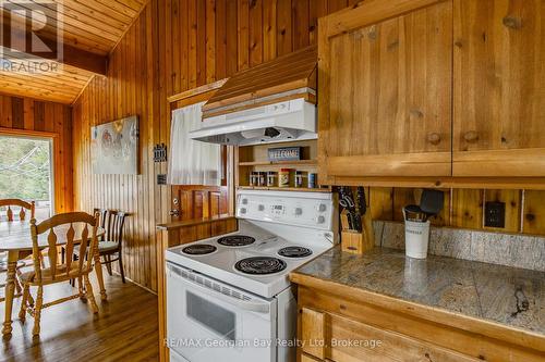 69 Albert Avenue, Tiny, ON - Indoor Photo Showing Kitchen