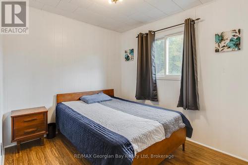 69 Albert Avenue, Tiny, ON - Indoor Photo Showing Bedroom