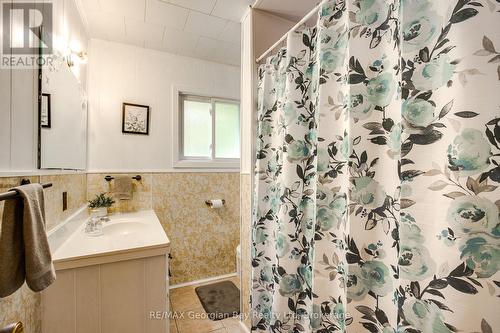 69 Albert Avenue, Tiny, ON - Indoor Photo Showing Bathroom