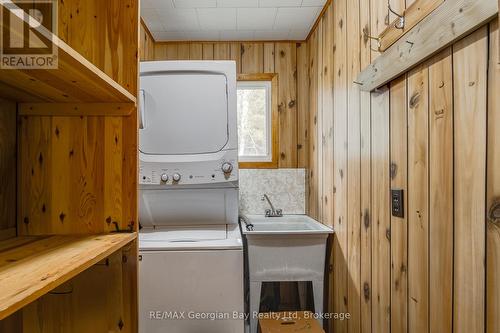 69 Albert Avenue, Tiny, ON - Indoor Photo Showing Laundry Room