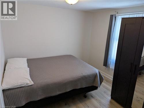 3 Maitland Avenue, Hamilton, ON - Indoor Photo Showing Bedroom