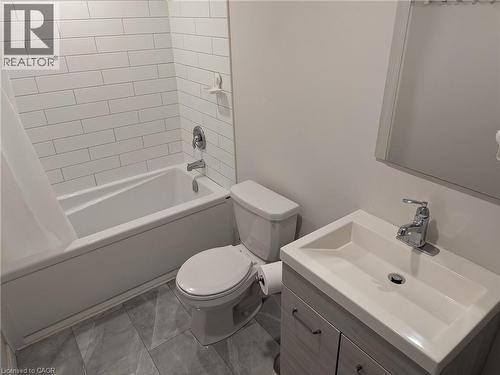 3 Maitland Avenue, Hamilton, ON - Indoor Photo Showing Bathroom