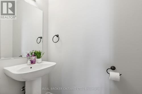 92 William Shearn Crescent, Markham, ON - Indoor Photo Showing Bathroom