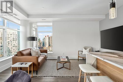 1902 - 235 Kent Avenue, Ottawa, ON - Indoor Photo Showing Living Room