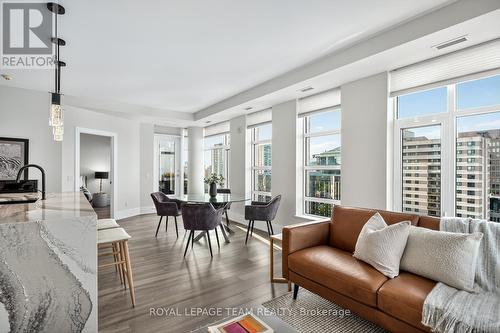 1902 - 235 Kent Avenue, Ottawa, ON - Indoor Photo Showing Living Room