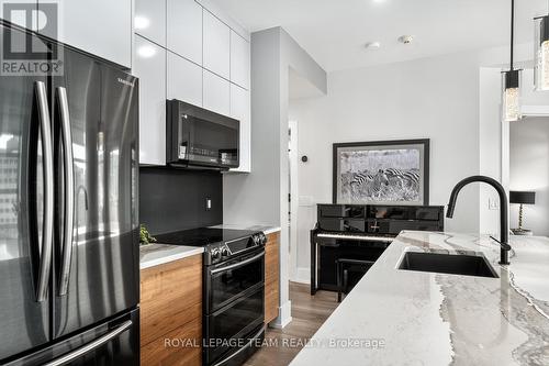 1902 - 235 Kent Avenue, Ottawa, ON - Indoor Photo Showing Kitchen With Upgraded Kitchen