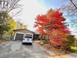 812 BEXHILL ROAD  Mississauga, ON L5H 3L1