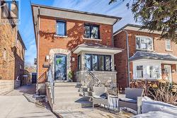 81 ARMADALE AVENUE  Toronto, ON M6S 3W9