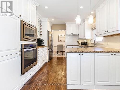 1602 Carletta Drive, Mississauga, ON - Indoor Photo Showing Kitchen