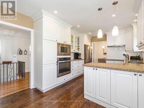 1602 Carletta Drive, Mississauga, ON - Indoor Photo Showing Kitchen With Stainless Steel Kitchen With Upgraded Kitchen