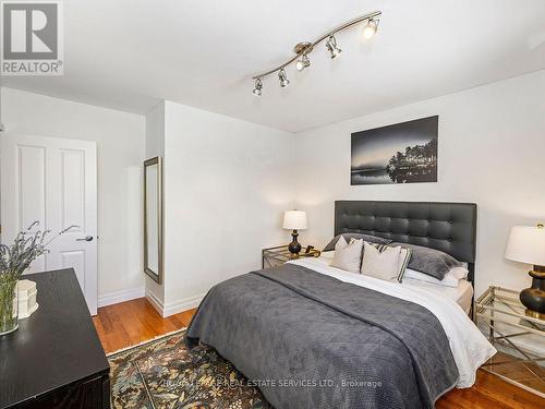 1602 Carletta Drive, Mississauga, ON - Indoor Photo Showing Bedroom