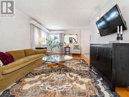 1602 Carletta Drive, Mississauga, ON - Indoor Photo Showing Living Room