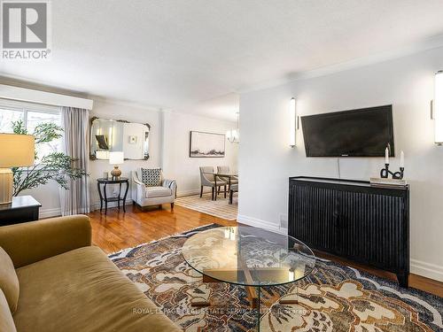 1602 Carletta Drive, Mississauga, ON - Indoor Photo Showing Living Room