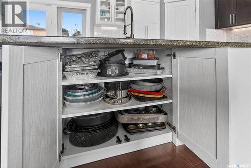 1526 Shepherd Crescent, Saskatoon, SK - Indoor Photo Showing Kitchen