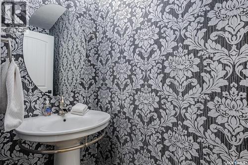 1526 Shepherd Crescent, Saskatoon, SK - Indoor Photo Showing Bathroom
