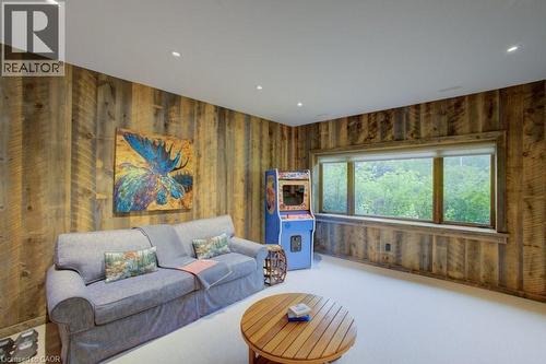 8429 Poplar Sideroad, Clearview, ON - Indoor Photo Showing Living Room