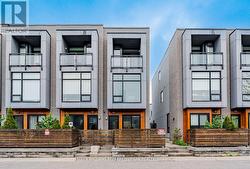 33 ACHTMAN LANE  Toronto, ON M6G 4C5