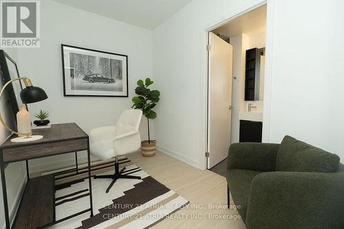 2111 - 8 Wellesley Street W, Toronto, ON - Indoor Photo Showing Other Room