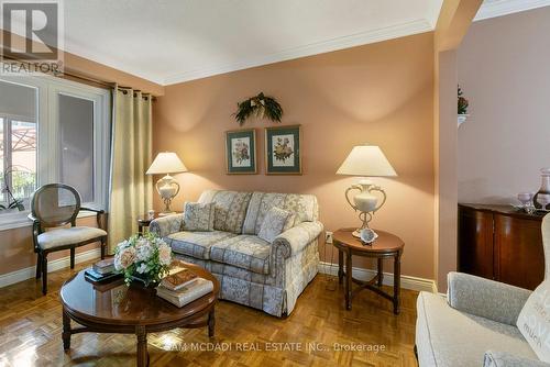 4260 Shelby Crescent, Mississauga, ON - Indoor Photo Showing Living Room