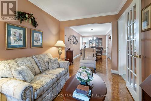 4260 Shelby Crescent, Mississauga, ON - Indoor Photo Showing Living Room