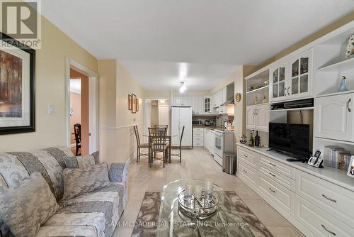 4260 Shelby Crescent, Mississauga, ON - Indoor Photo Showing Living Room