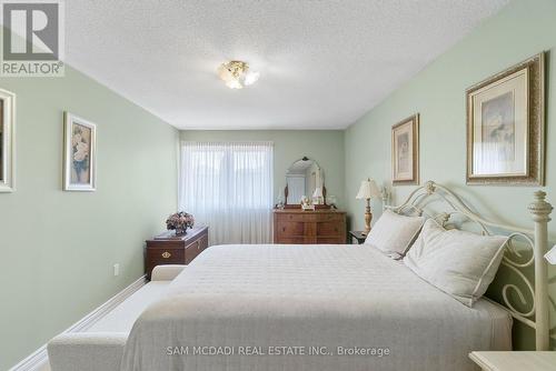 4260 Shelby Crescent, Mississauga, ON - Indoor Photo Showing Bedroom