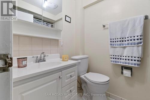 4260 Shelby Crescent, Mississauga, ON - Indoor Photo Showing Bathroom