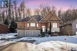 130 DORCHESTER DRIVE  Grimsby, ON L3M 1A8