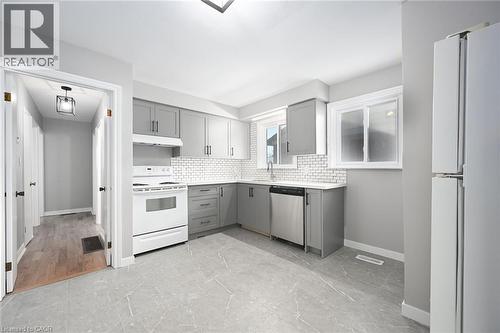 325 East 16Th Street, Hamilton, ON - Indoor Photo Showing Kitchen