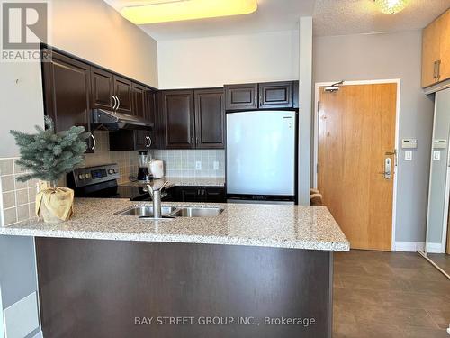 Ph05 - 7373 Kennedy Road, Markham, ON - Indoor Photo Showing Kitchen With Double Sink