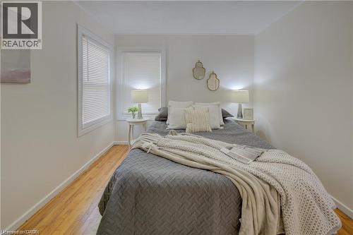 73 East 33Rd Street, Hamilton, ON - Indoor Photo Showing Bedroom