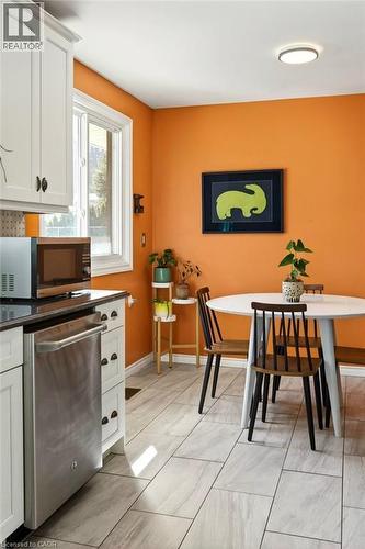 36 Hanover Place, Hamilton, ON - Indoor Photo Showing Dining Room