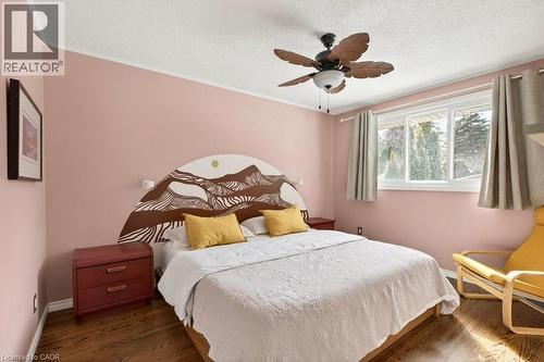 36 Hanover Place, Hamilton, ON - Indoor Photo Showing Bedroom