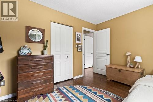 36 Hanover Place, Hamilton, ON - Indoor Photo Showing Bedroom