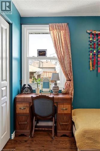 36 Hanover Place, Hamilton, ON - Indoor Photo Showing Bedroom