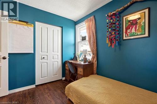 36 Hanover Place, Hamilton, ON - Indoor Photo Showing Bedroom