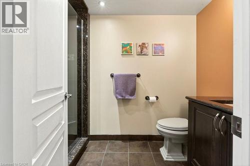 36 Hanover Place, Hamilton, ON - Indoor Photo Showing Bathroom