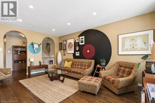 36 Hanover Place, Hamilton, ON - Indoor Photo Showing Living Room