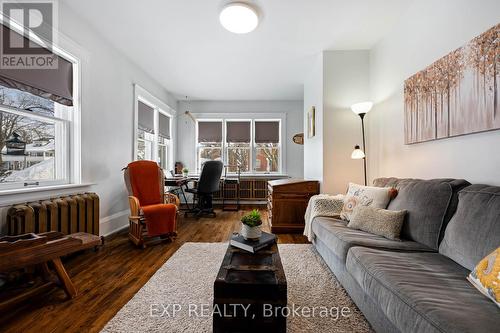 314 Main Street E, Shelburne, ON - Indoor Photo Showing Living Room