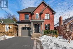 925 ROYAL YORK ROAD  Toronto, ON M8Y 2V8