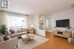 22 KNOWLES CRESCENT  Aurora, ON L4G 1Z7