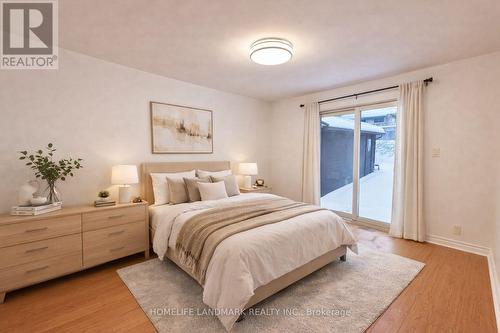 22 Knowles Crescent, Aurora, ON - Indoor Photo Showing Bedroom