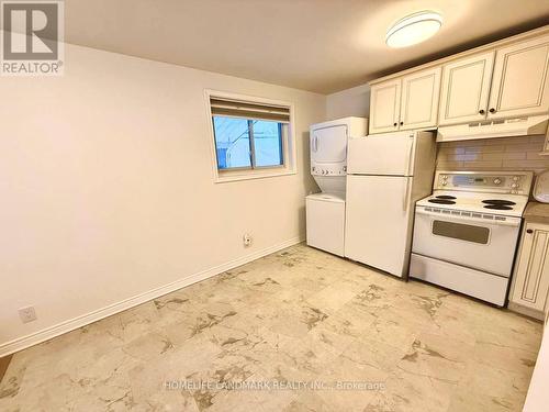 22 Knowles Crescent, Aurora, ON - Indoor Photo Showing Kitchen
