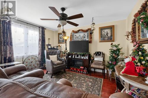 231 Ethel Street, Ottawa, ON - Indoor Photo Showing Living Room