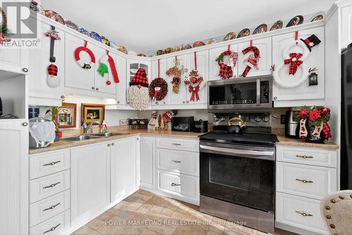 231 Ethel Street, Ottawa, ON - Indoor Photo Showing Kitchen With Double Sink